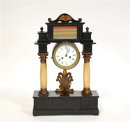 ANONIMO, Austria Pendola da tavolo di struttura architettonica con colonnine...