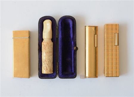 Lotto composto da tre accendini di varie forme e dimensioni. Dunhill e...