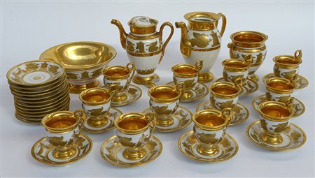 Manifattura del secolo XIX, parte di servizio da caffe in porcellana decorata...