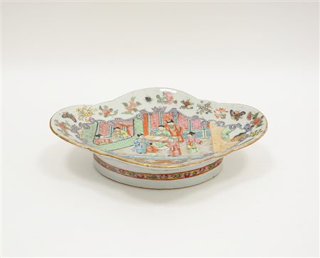 Alzata in porcellana Famiglia Rosa cantonese (lievi difetti)Cina, sec. XIX...