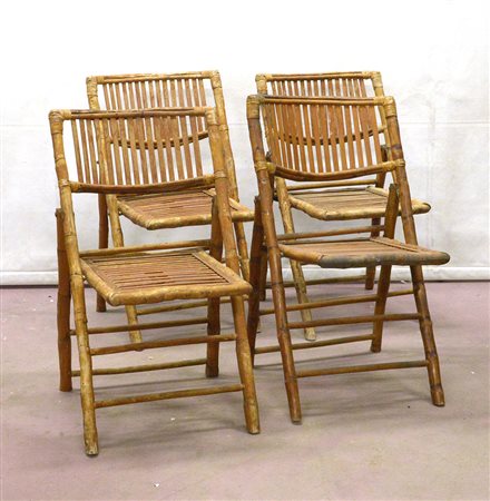 Gruppo di quattro sedie pieghevoli da esterno in malacca e giunco (difetti e...