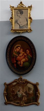 Lotto composto da tre cornici. Due intagliate e dorate, una ovale in legno...