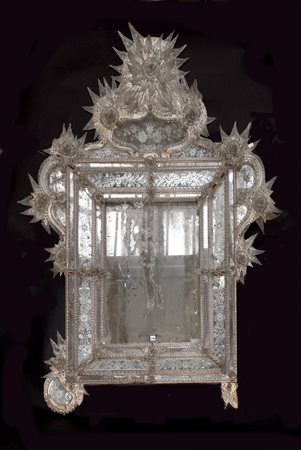 Manifattura di Murano, specchiera con cornice decorata da listelli ed...