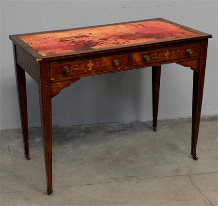 Piccolo scrittoio filettato a due cassetti con gambe rastremate munite di...