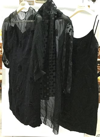 Lotto composto da tre abiti da donna neri sartoriali e una fascia (difetti)