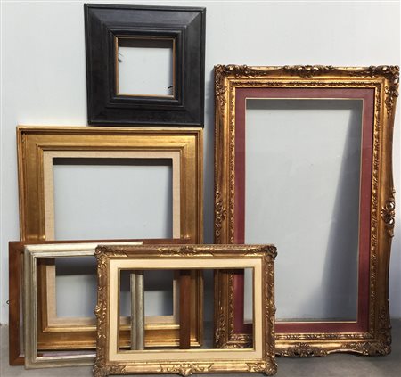 Lotto di sei cornici di fatture e dimensioni differentii (difetti)