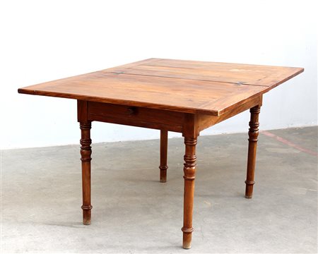 Tavolo allungabile con piano a libro e due cassetti sui lati corti (cm...