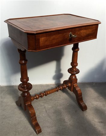 Tavolino da lavoro con cassetto e montanti torniti (cm 55x73x40) (difetti)