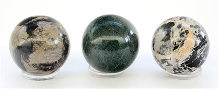 Gruppo di tre sfere decorative in marmo (d cm 10)