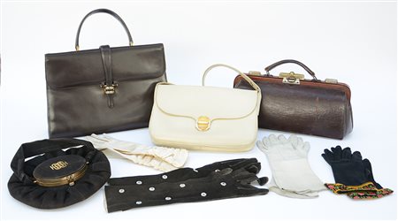 Lotto composto da quattro borse e quattro paia di guanti (difetti)