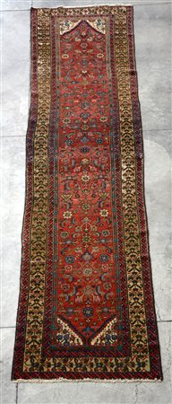 Tappeto passatoia Serabend, Persia inizio secolo XX. Decoro Herati su fondo...