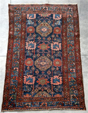 Tappeto Hamadan, Persia inizio secolo XX. Disegno con piccoli medaglioni...