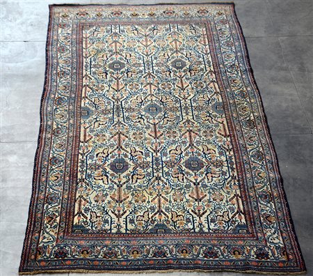 Tappeto Korassan, Persia inizio secolo XX. Decoro "all-over" nei toni...