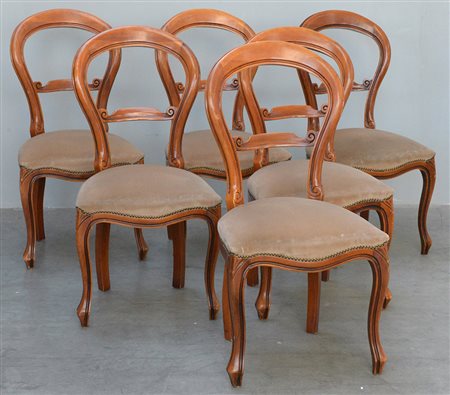 Gruppo di sei sedie in stile Luigi Filippo con sedute imbottite in tessuto...