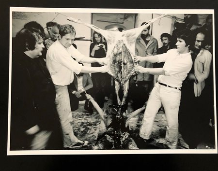 Fotografia performance di Hermann Nitsch, 1976.Firmata da Emilio Fabio...