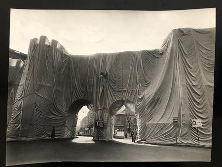 Christo the wall 1974 Fotografia firmata da Vittorio Biffani.A retro timbro...
