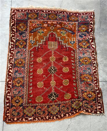 Tappeto preghiera Konia, Anatolia inizio secolo XX. Miraba a fondo rosso...
