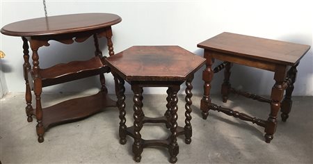 Lotto di tre tavolini con piani rettangolare, ovale ed esagonale, montanti...