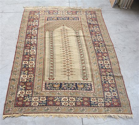 Tappeto preghiera Panderma, Anatolia, secolo XX. Mirab a fondo bianco...