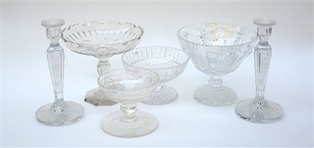 Lotto composto da quattro alzatine e due candelieri in cristallo sfaccettato...