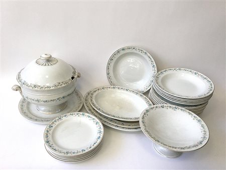 Manifattura S. C. Ginori, parte di servizio da tavola in ceramica con bordi a...