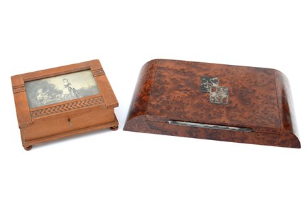 Lotto composto da una scatola radicata con guarnizioni in argento contenente...