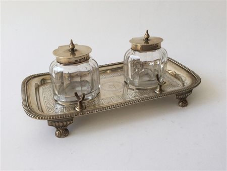 Calamaio in argento con contenitori in vetro sfaccettato, marchi inglesi, g...