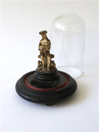 Piccola scultura in osso raffigurante "Ecce Homo", contenuta in teca...