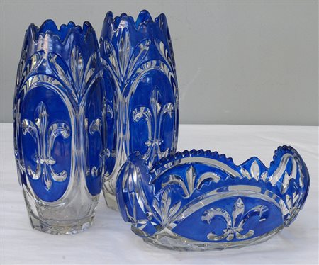 Manifattura di Boemia, lotto composto da una coppia di vasi ed un...