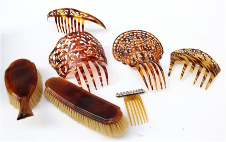 Lotto composto da alcuni pettinini e oggetti per capelli (difetti)