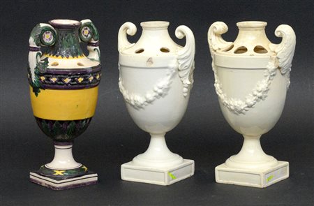 Lotto di tre tulipaniere biansate di cui una dipinta, secolo XIX (h cm 26)...