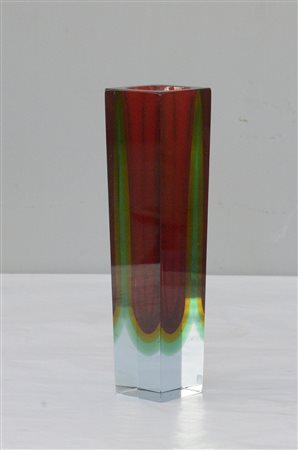 Manifattura di Murano Vaso a prisma in vetro sommerso nei colori azzurrino...