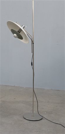 Lampada da terra regolabile in metallo cromato e laccato bianco con diffusore...