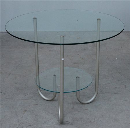 Tavolino in stile razionalista a due ripiani circolari in vetro temperato e...