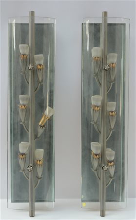 Coppia di appliques a sei luci in metallo verniciato, vetro specchiato e...
