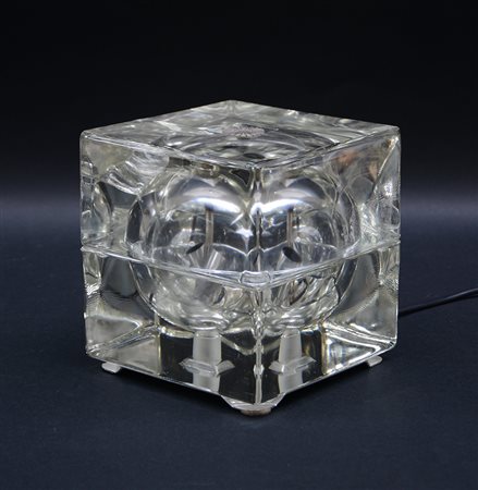 Alessandro Mendini (Milano 1931)Lampada da tavolo modello "Cubosfera"....