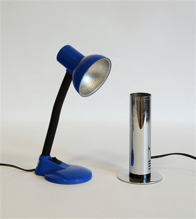 Lotto di due lampade da tavolo a una luce di fatture differenti. Italia, anni...