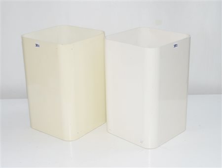 Ufficio Tecnico Kartell Coppia di cestini gettacarte modello "4672". Milano,...