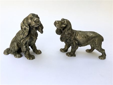 Lotto di due sculture in metallo raffiguranti cocker (h max cm 16) (lievi...
