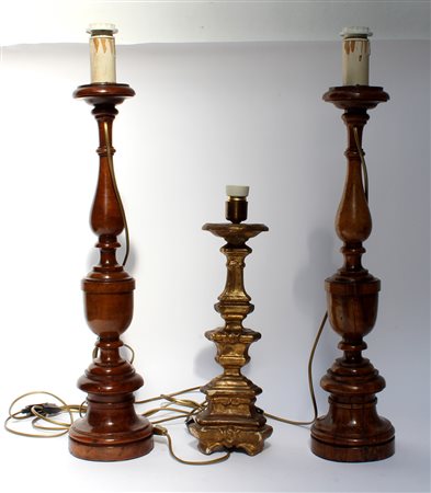 Lotto composto da un candeliere del secolo XIX in legno dorato e due...