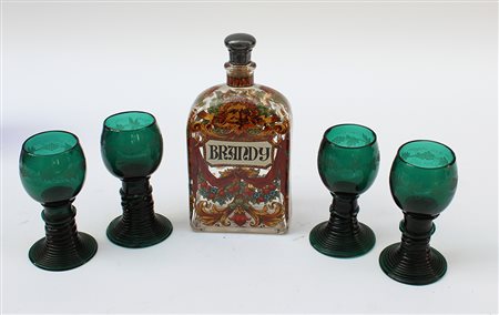 Lotto composto da una bottiglia con tappo in argento e quattro calici in...