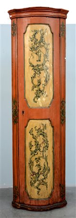 Angoliera ad uno sportello in legno dipinto a volute con fronte convessa (cm...