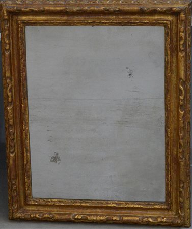 Specchiera in legno intagliato e dorato a motivi concatenati, secolo XVIII(cm...