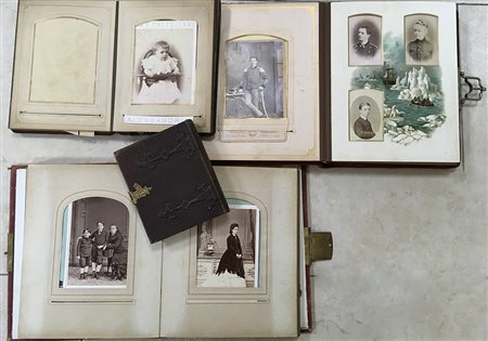 Gruppo di quattro album contenenti fotografie, secolo XIX/XX