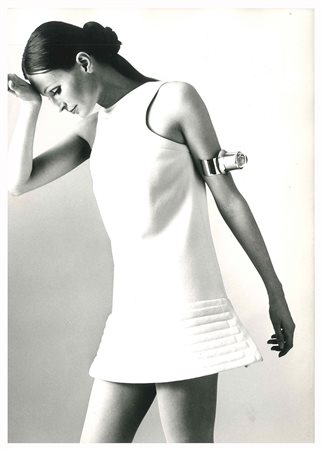 CardinGioiello spaziale 1969Una stampa fotografica vintage alla gelatina sali...