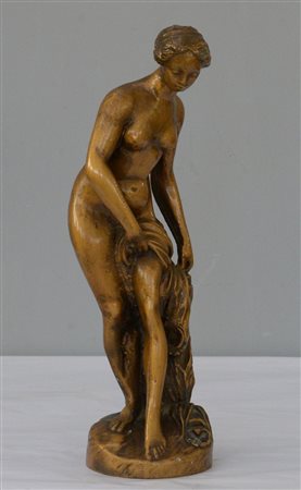 Scultura in gesso patinato raffigurante figura femminile classica (h cm 41)...