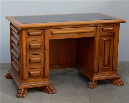 Scrivania a cinque cassetti ed un antina interamente riquadrata e pannellata,...