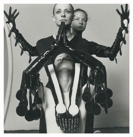 YOSHI TAKATACardin Una stampa fotografica vintage alla gelatina sali d'argento