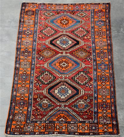 Tappeto Karabagh, Caucaso inizio secolo XX. Decoro con quattro medaglioni...