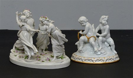 Lotto di due gruppi in porcellana raffiguranti amorini musicanti e fanciulle...
